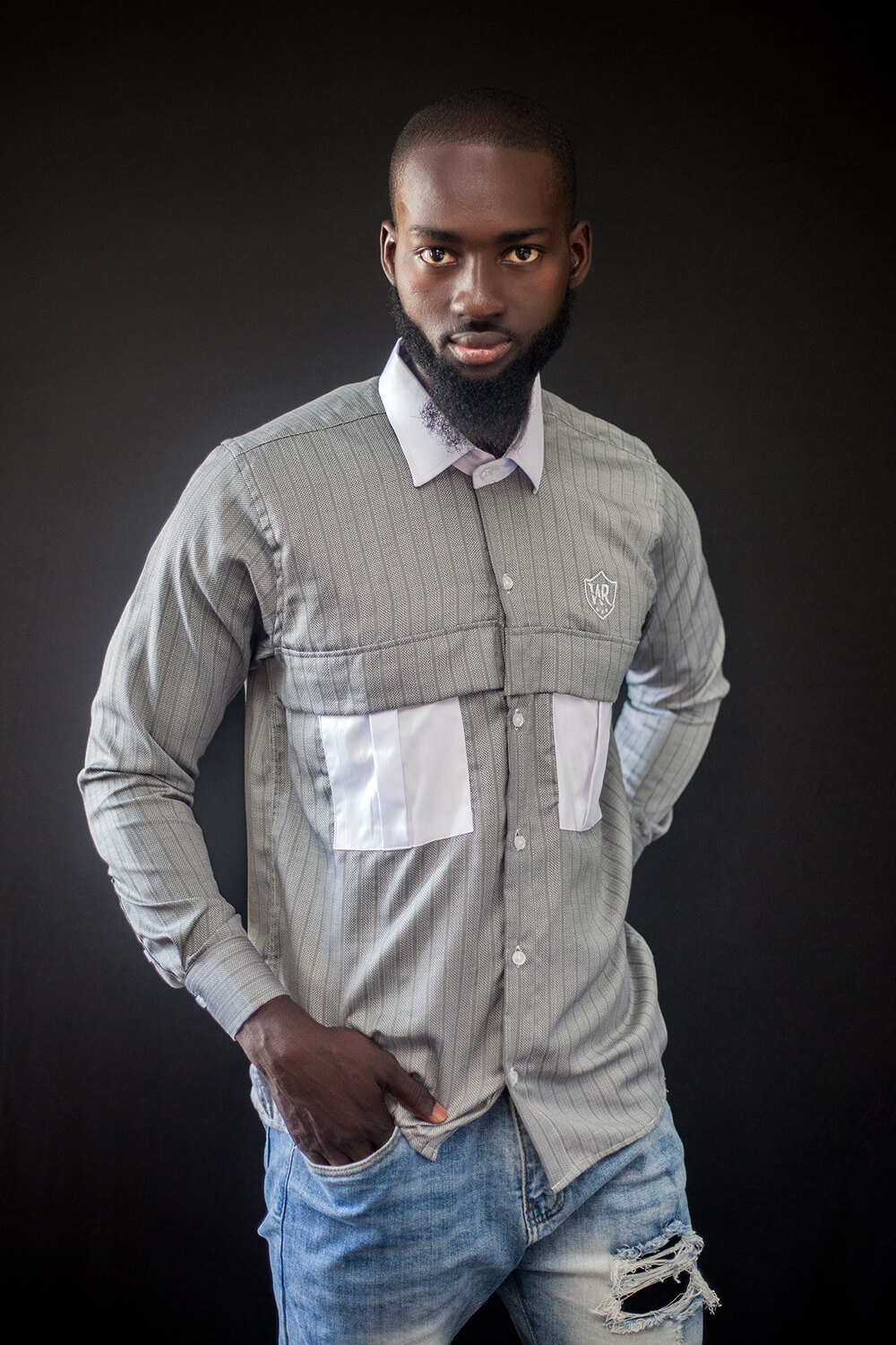 Chemise en soie boutonné au col classique pour homme(Gris/ Blanc)
