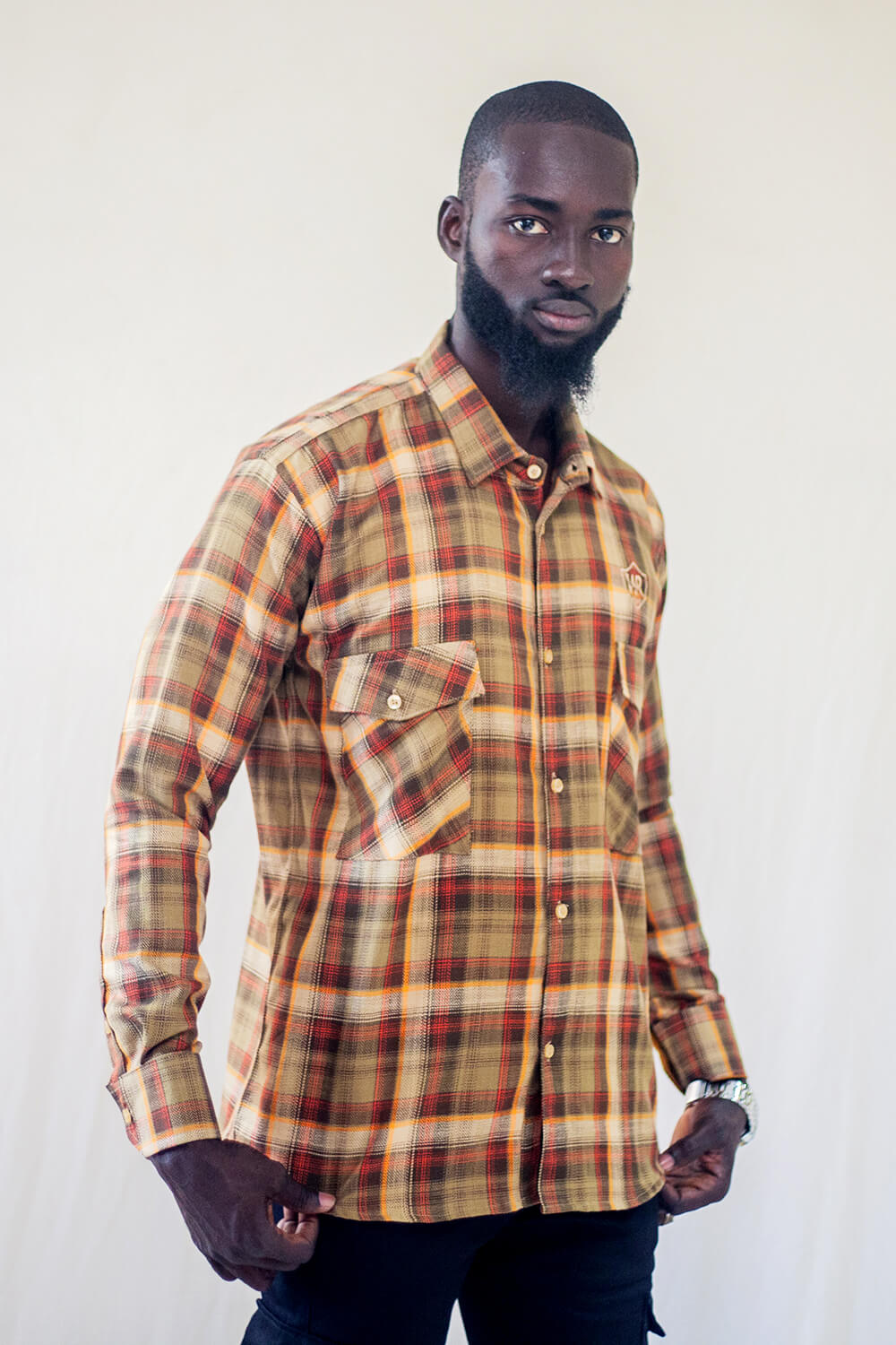 La chemise de bûcheron(ne) au col classique pour homme (Belge / Rouge / Noir)