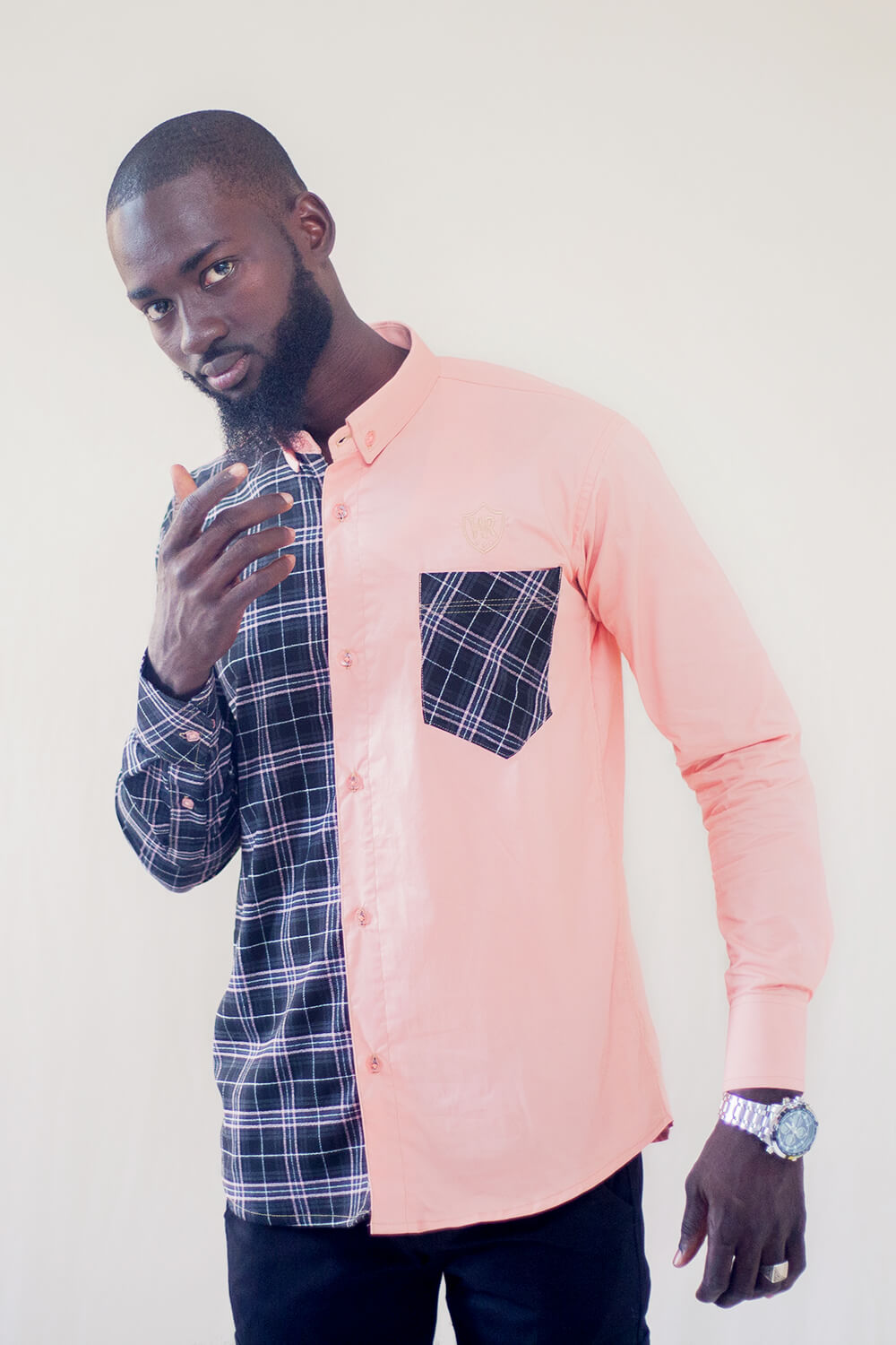 Chemise boutonné au col classique (Noir/ Rose)