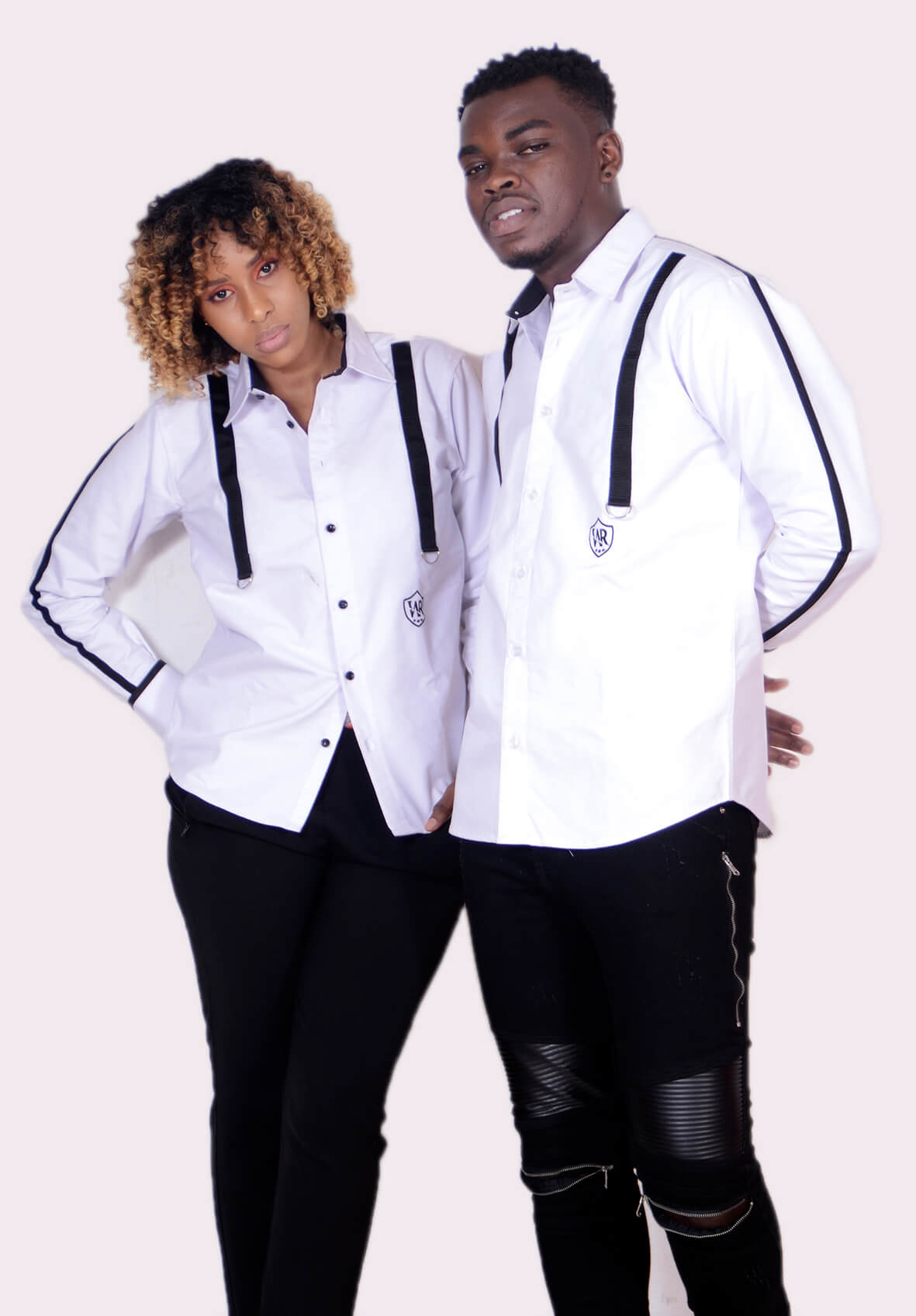 Chemise boutonné à demi bretelle pour femmes (noir / blanc)