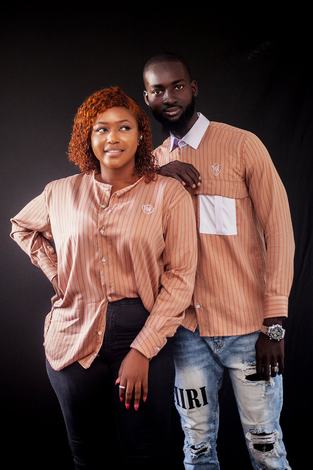 Chemise en soie boutonné au cou rond pour femmes (marron)