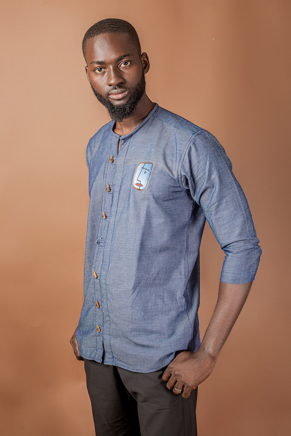 Chemise bleue unisexe en coton avec boutons en bois - Homme