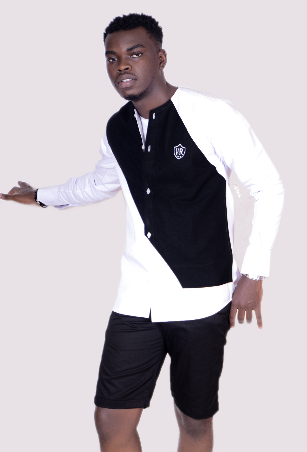Chemise boutonné à bande noir pour hommes  (noir / blanc)