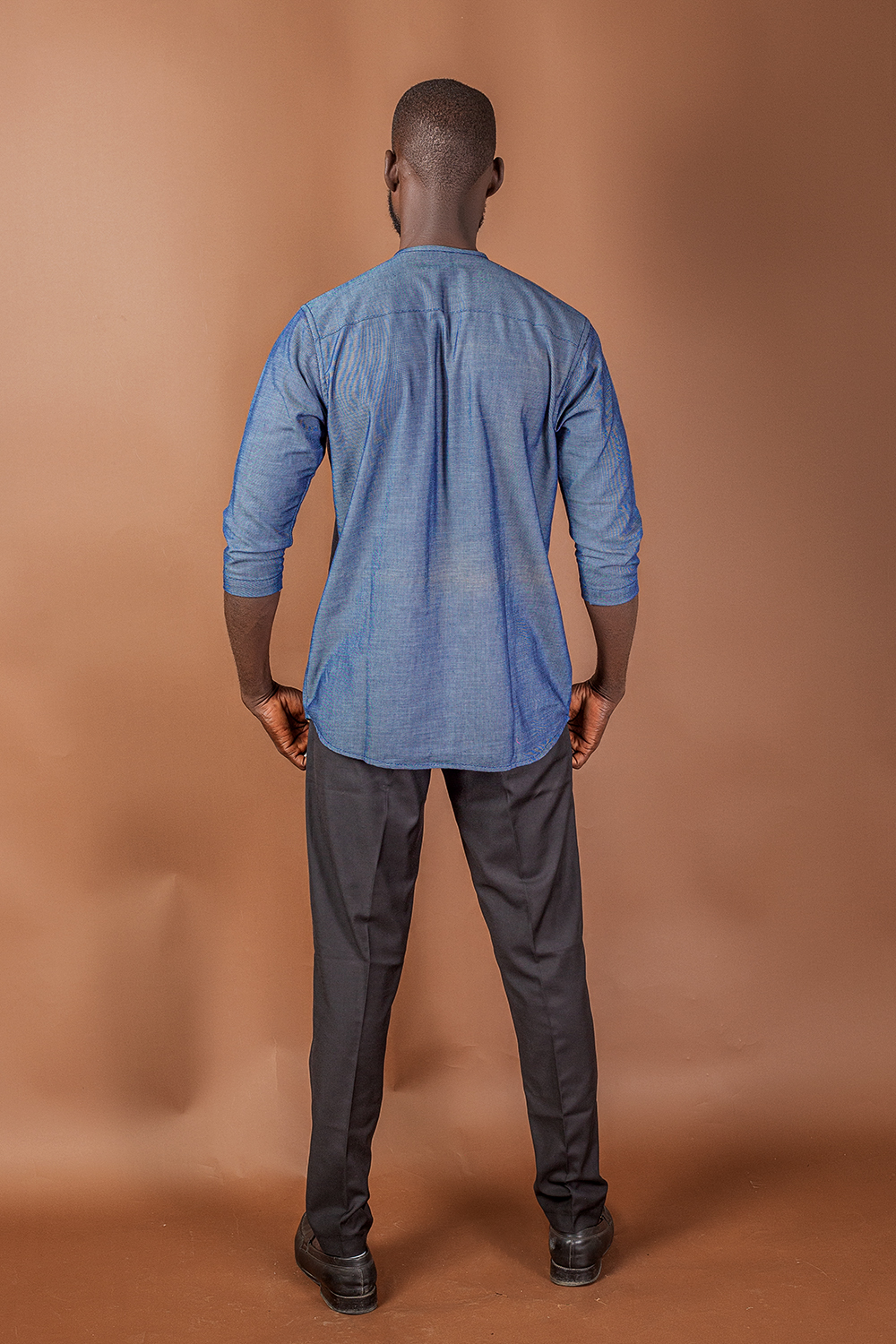 Chemise bleue unisexe en coton avec boutons en bois - Homme