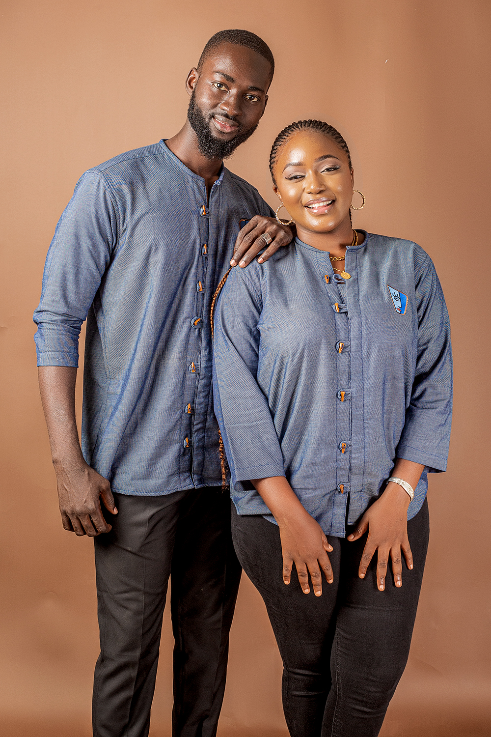 Chemise bleue unisexe en coton avec boutons en bois - Homme